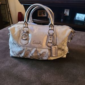 Coach Signature Ashley Satchel Handbag N⁰ E1120-F15804 Silver & Cream